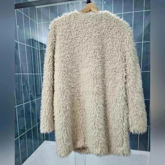 BB Dakota Faux Fur 70s Style Teddy Style Double Agent Cropped Trench, Large - Picture 4 of 5